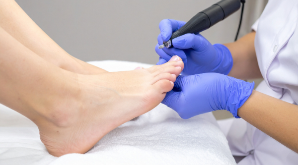 Lääkinnällinen jalkahoito vastaanotolla – nyt 30min. terveyshoito lahjaksi